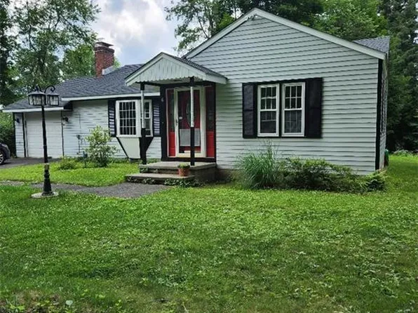 6 Spruce Drive, Newtown, CT 06482