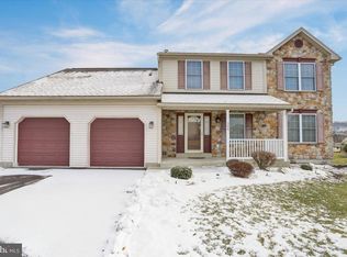 304 Roxberry Dr, Sinking Spring, PA 19608