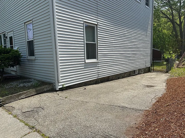 9 Oak St #1 — Photo 2