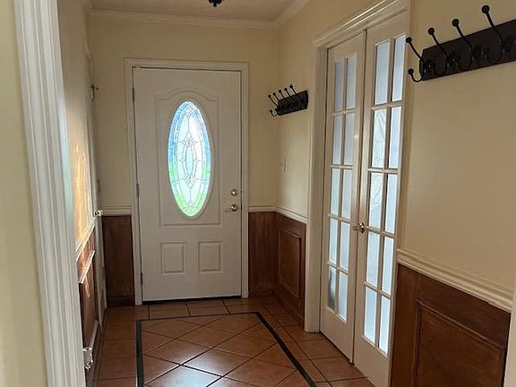 3rd image of 3886 Stratford Cir