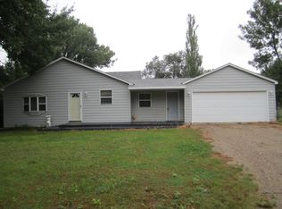204 E 9th St, Woonsocket, SD 57385