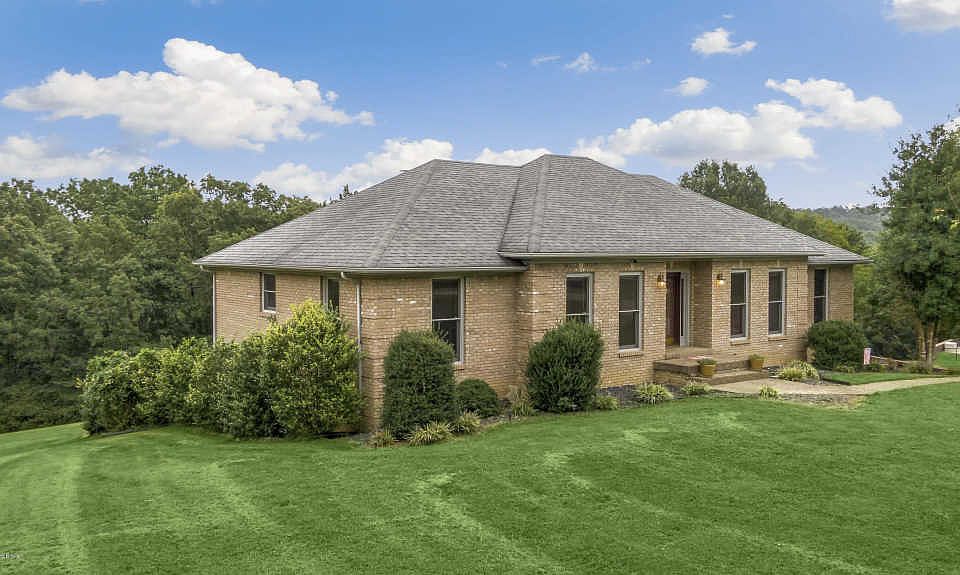1st image of 206 Beechwood Cir