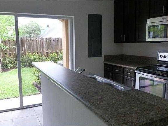5th image of 5946 Woodlands Blvd