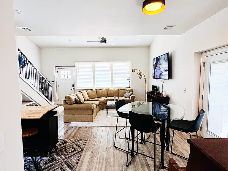 2721 N Walnut Ave — Photo 6