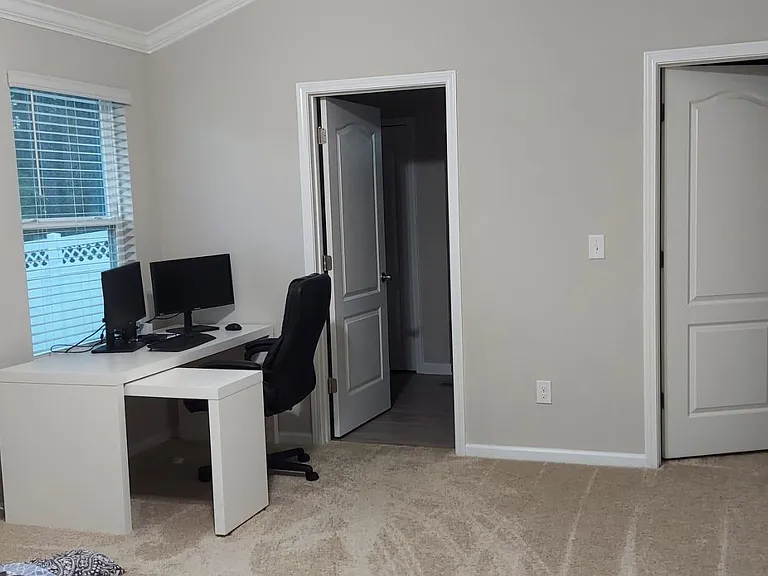 388 Glasgow Dr — Photo 11