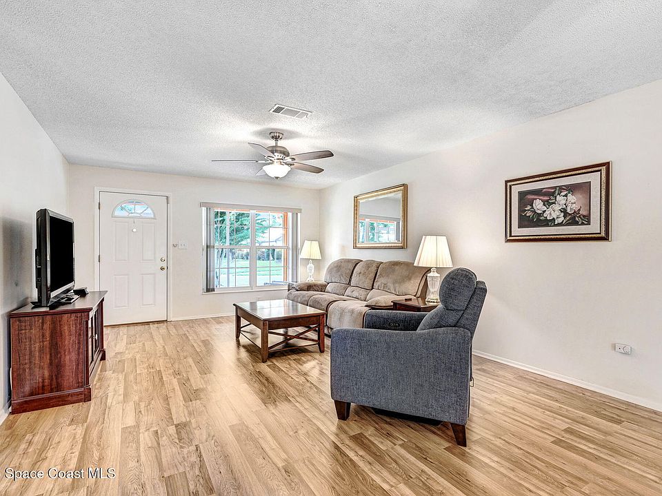 1st image of 1160 La Brea Ave #1160