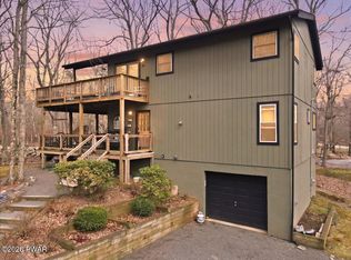 119 Ridgeway Dr, Lords Valley, PA 18428