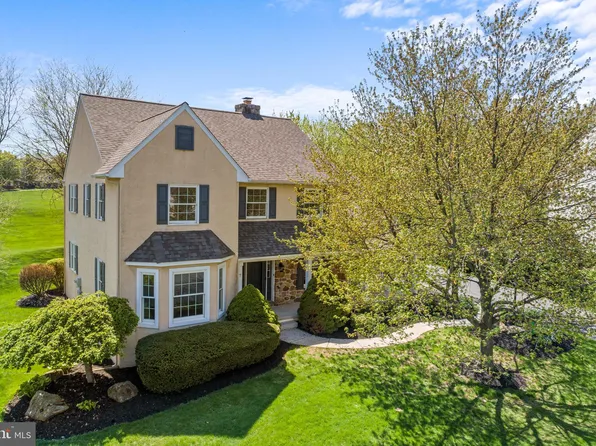 7 Churchill Dr, Elverson, PA 19520