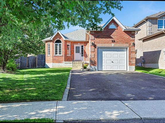 3rd image of 12 Lamont Cres