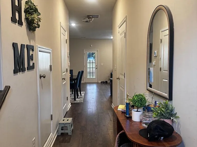 8 Peregrine Way — Photo 1
