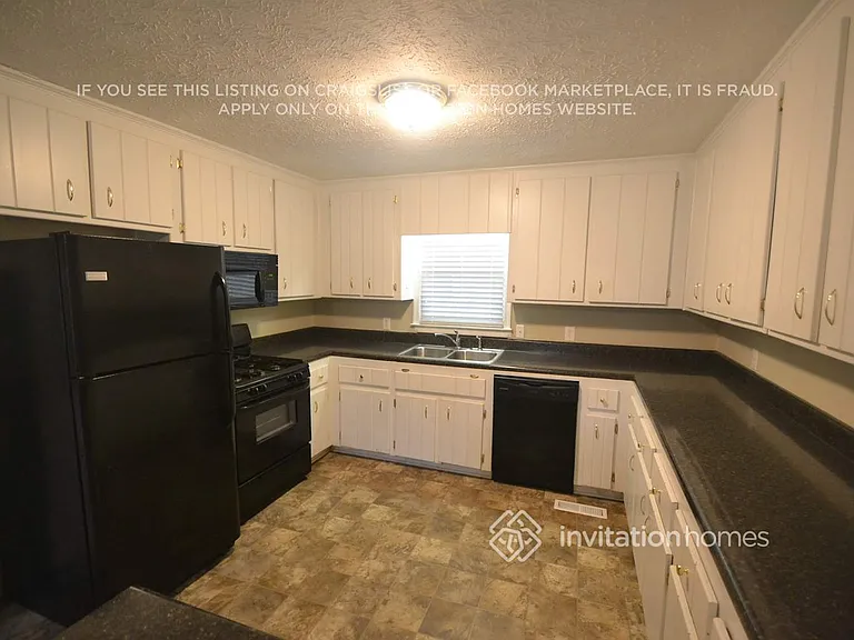 2887 Country Ln NW — Photo 3