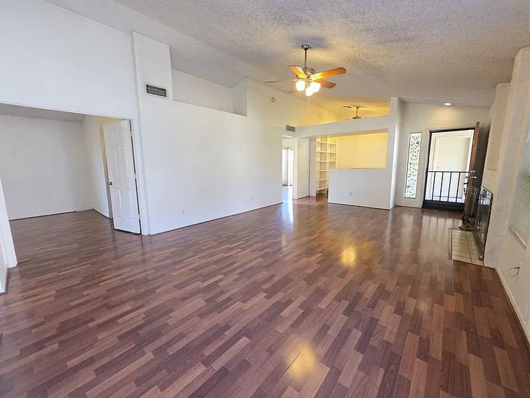 1056 W Sunward Dr — Photo 3