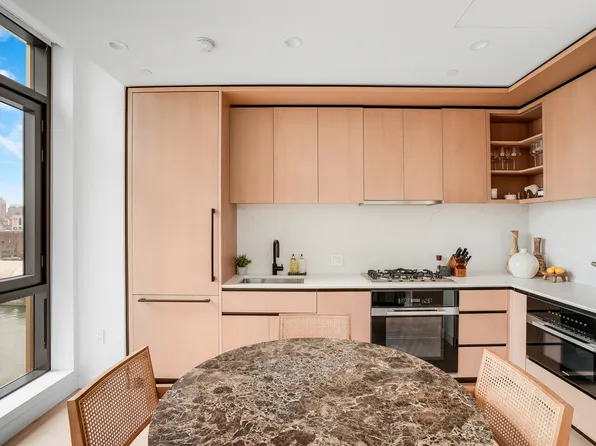 480 Kent Avenue image 5 of 32