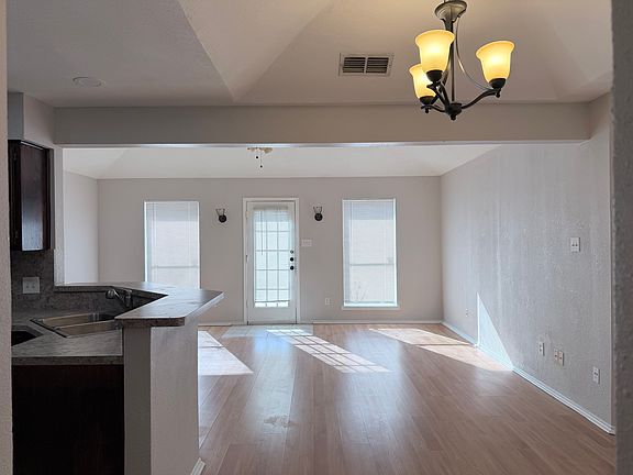 3rd image of 918 Gwinnett Cir