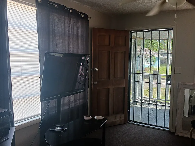 LIVING ROOM AREA
Ceiling Fan
