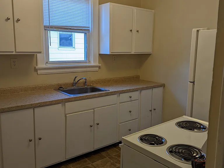 1939 Sterling Ave — Photo 2