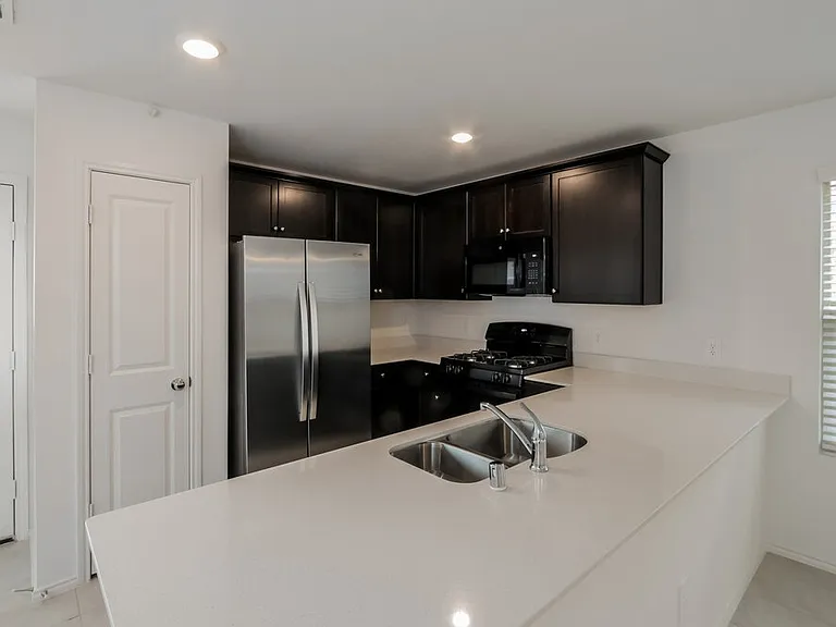 1149 Crestview Dr — Photo 8