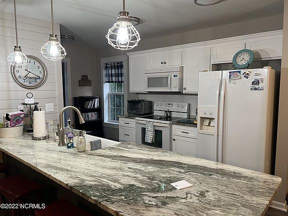 5th image of 225 Makepeace Ln