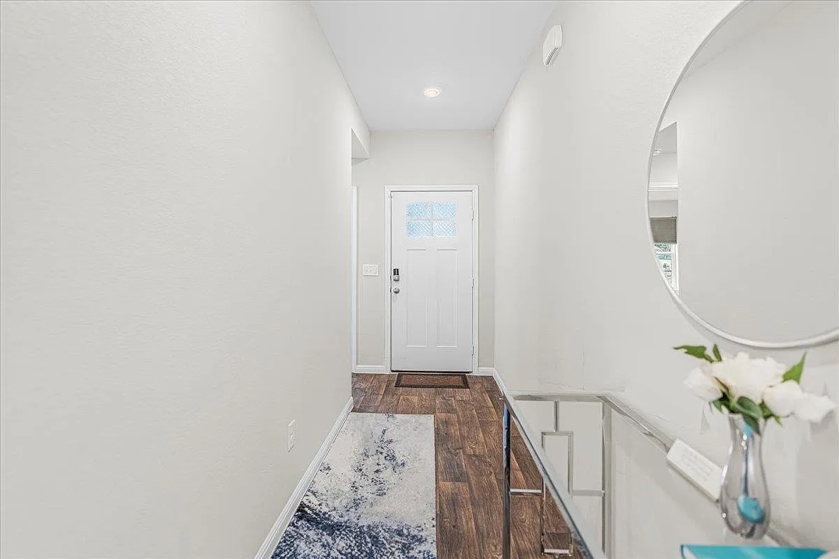 3 bed, 2.0 bath, 1471 sqft, $1,795 — Photo 4