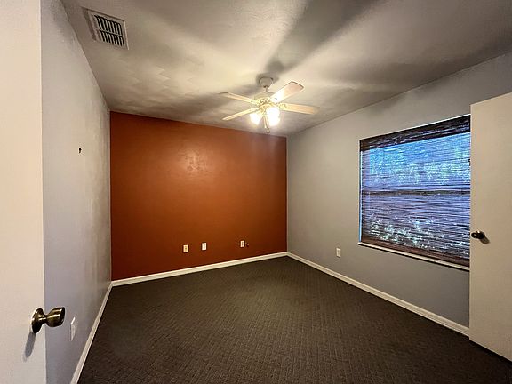 5th image of 10 Zeppo Ct