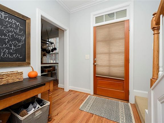 3rd image of 33 Nandina Dr