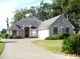 324 N Amherst Dr, West Columbia, TX 77486