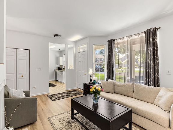 3rd image of 2071 Waverly Ln