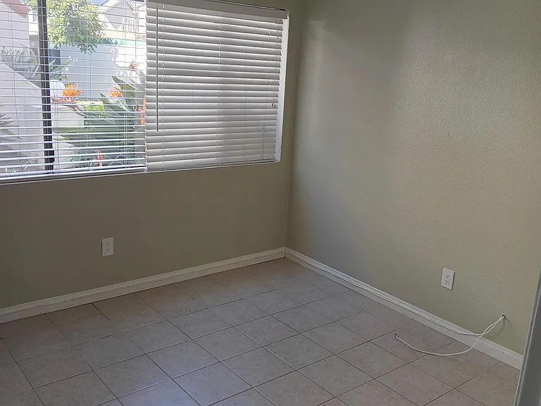 367 N Melrose Dr N #E — Photo 30
