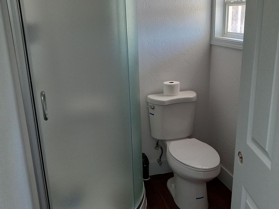 Cute bathroom, new shower and toilet