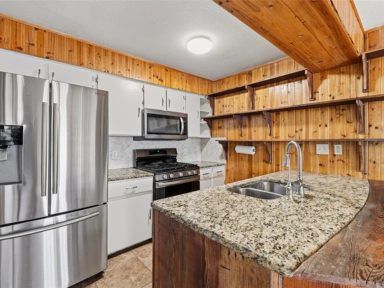 7000 Shannon Dr — Photo 15
