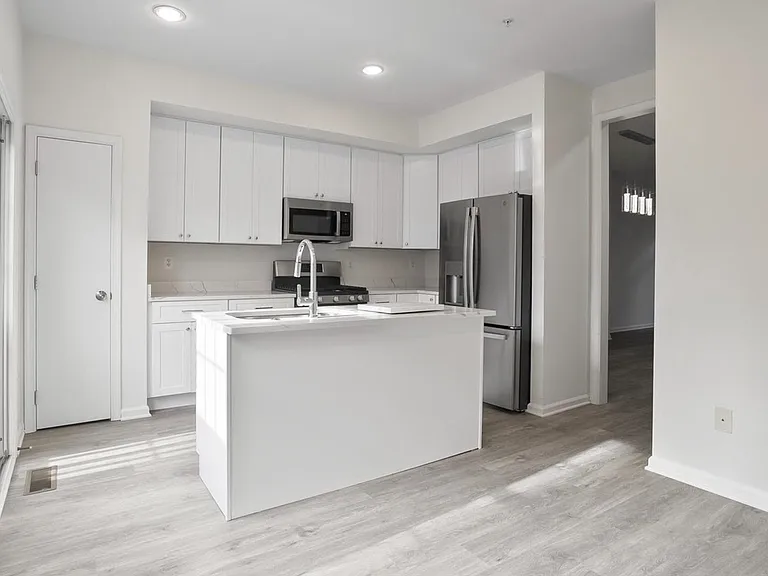 8852 Mansion View Ct — Photo 6