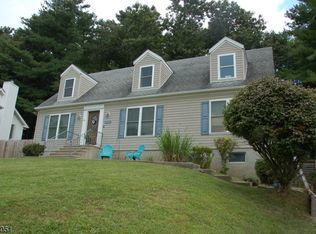 2239 Clearview Dr, East Stroudsburg, PA 18302