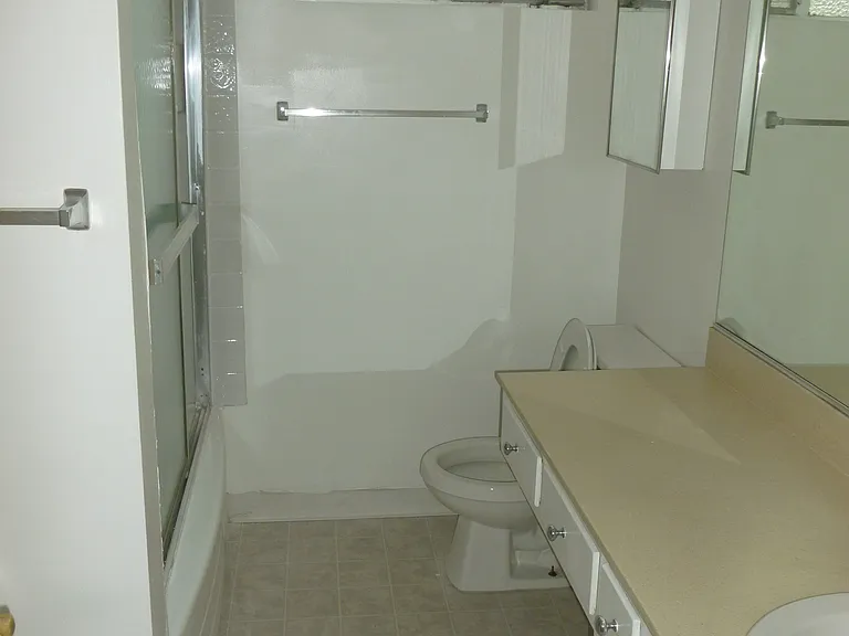 Boulevard Apts — Photo 4