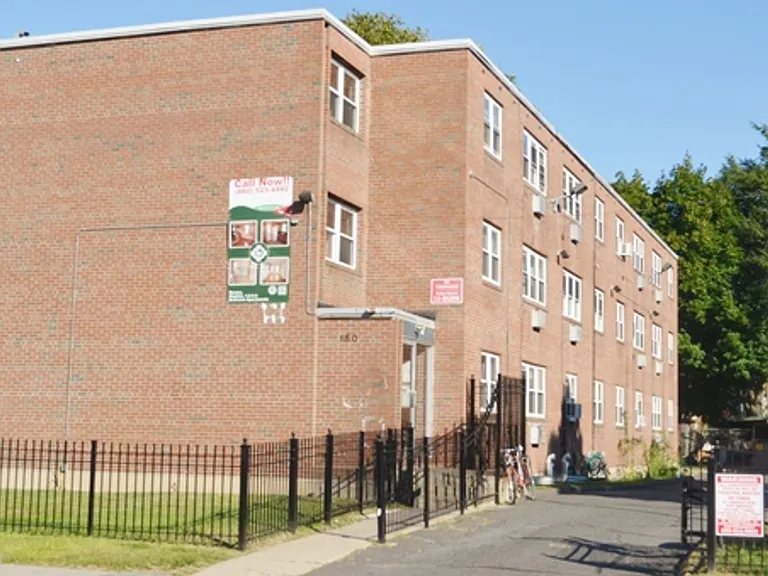 180 Bond St / Theo Investments LLC — Photo 12