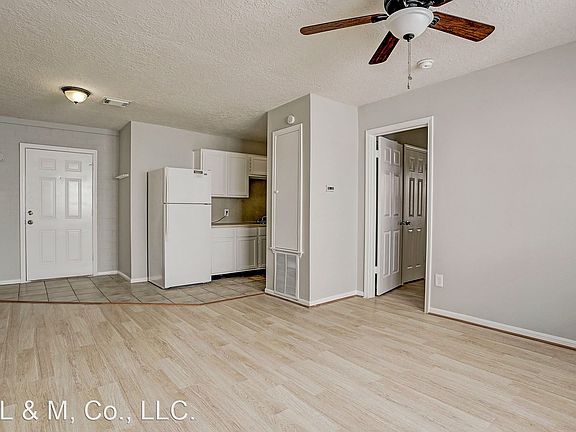 4th image of 802 Stanford St APT 11