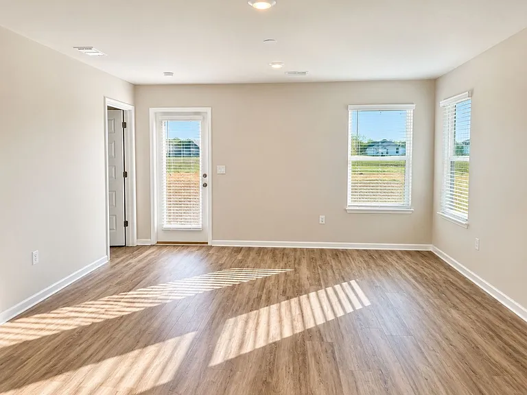 6457 Firefly Dr — Photo 4
