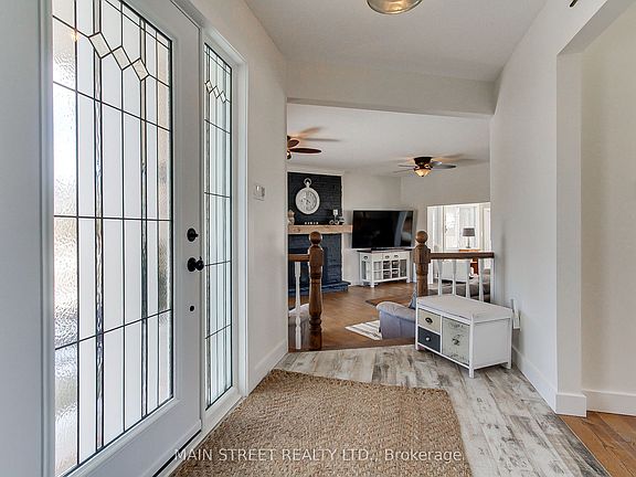 5th image of 33 E Avonlea Rd