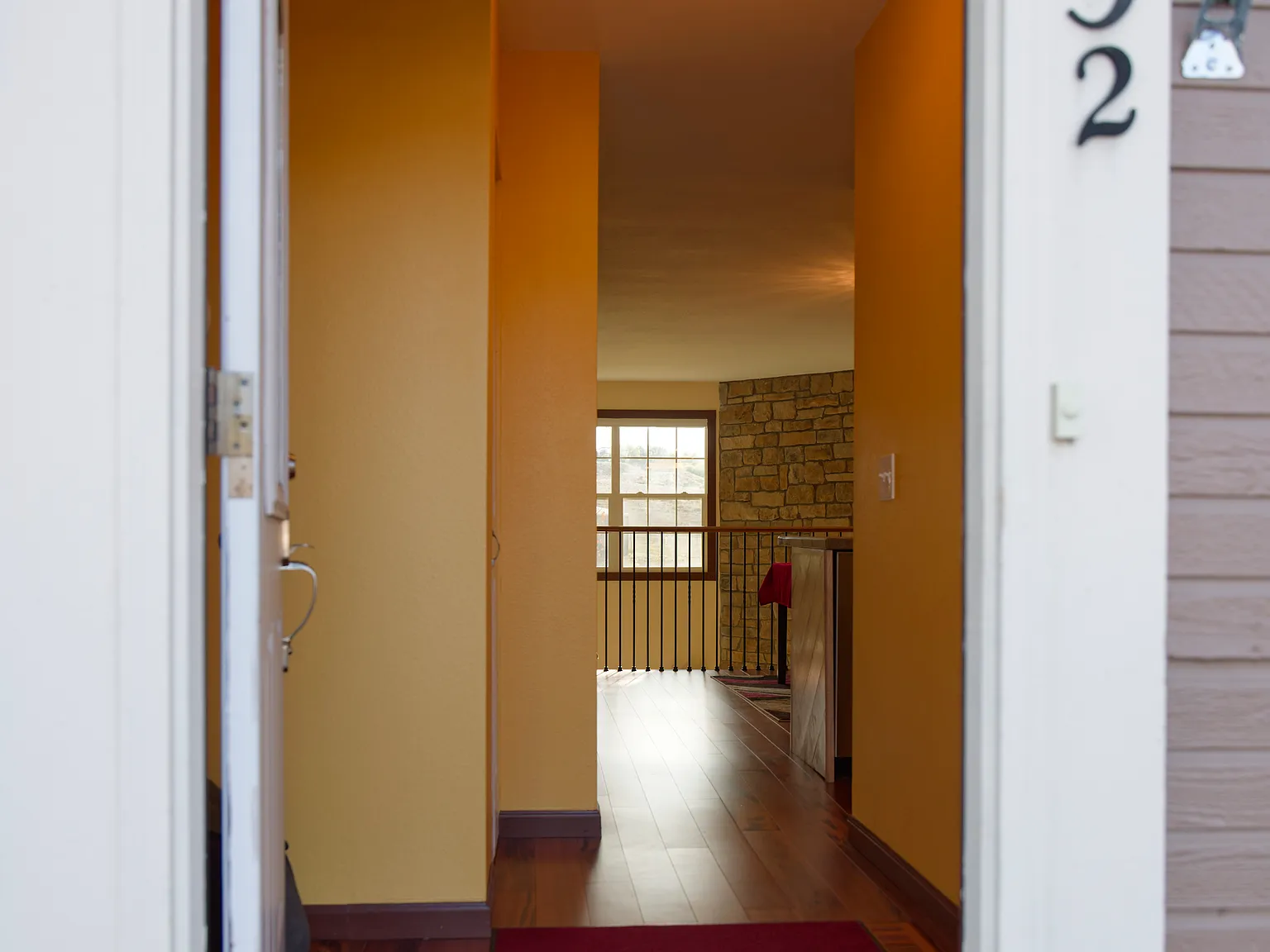 2 bed, 1.5 bath, 909 sqft, $2,250 — Photo 2