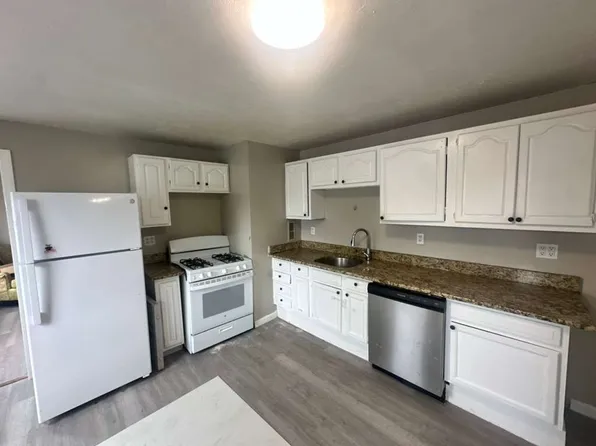 249 Lincoln Street, 249 Lincoln St #2R, Worcester, MA 01605