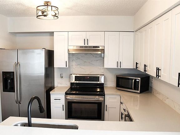 4th image of 12205 Sandpiper Dr #122