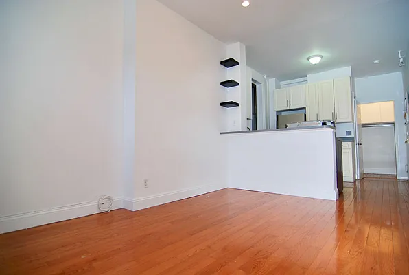 Rented by Building Equity Real Estate LLC | media 8