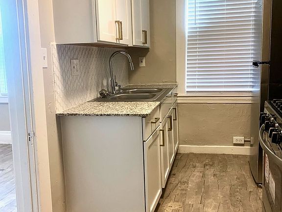 5th image of 2838 Broadway Ave APT 4