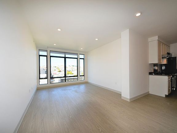 5th image of 24 Franklin St #302