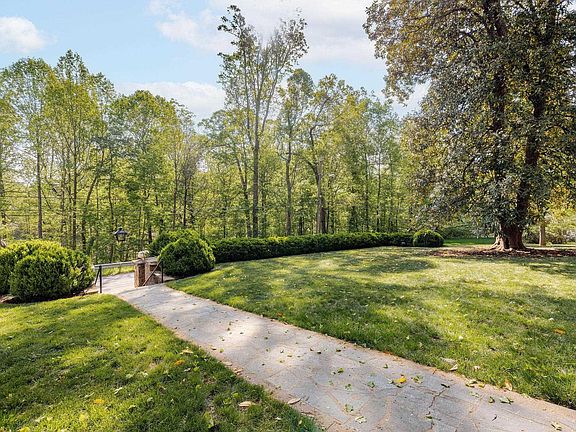 5th image of 2662 Jefferson Park Cir