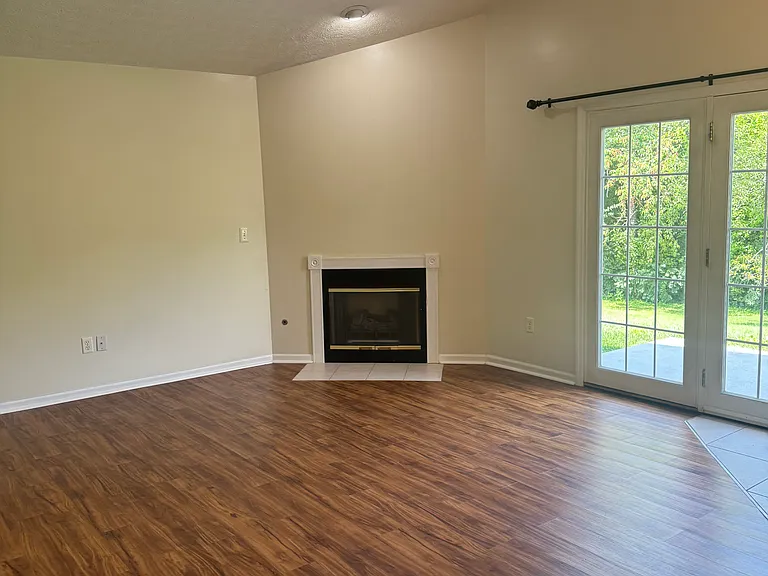 442 Beaumont Ct — Photo 6