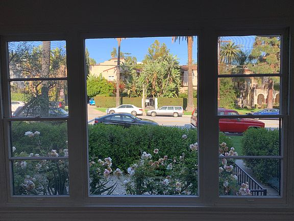 4th image of 2269 N Beachwood Dr #100