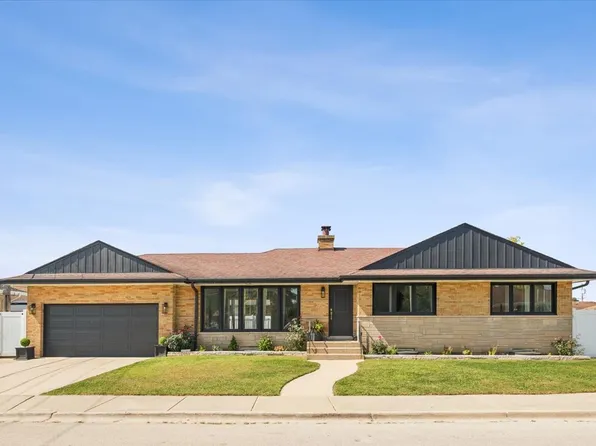 8425 W Sunnyside Ave, Chicago, IL 60656