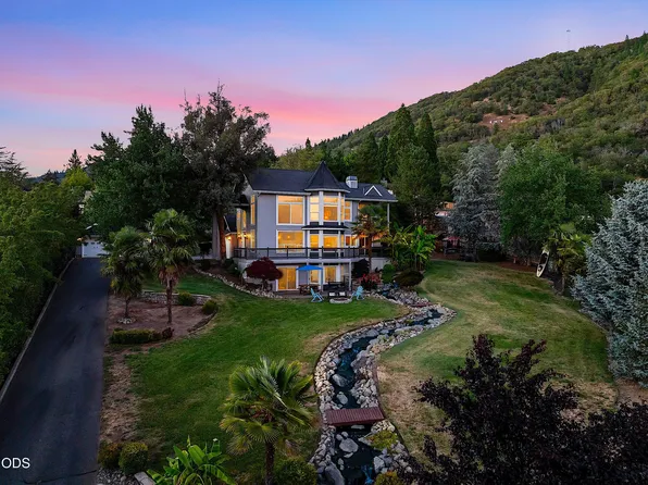 921 NE Beacon Dr, Grants Pass, OR 97526