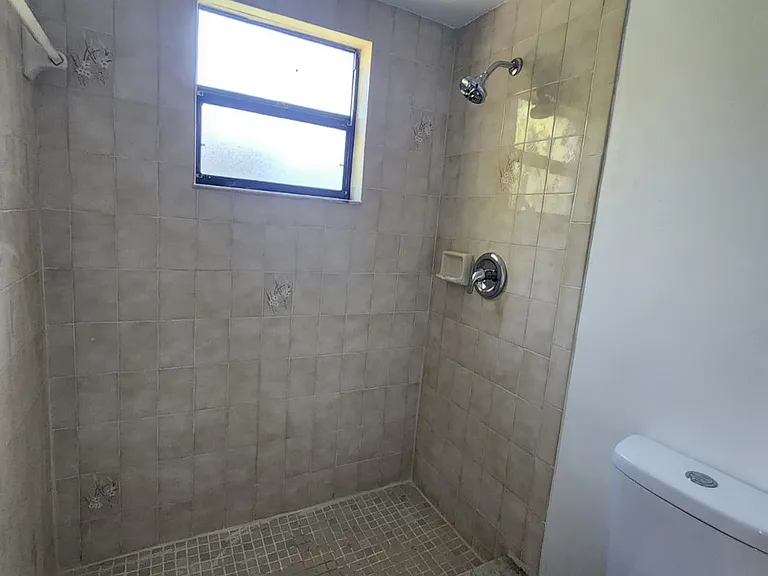 28 NE 20th Ave — Photo 10