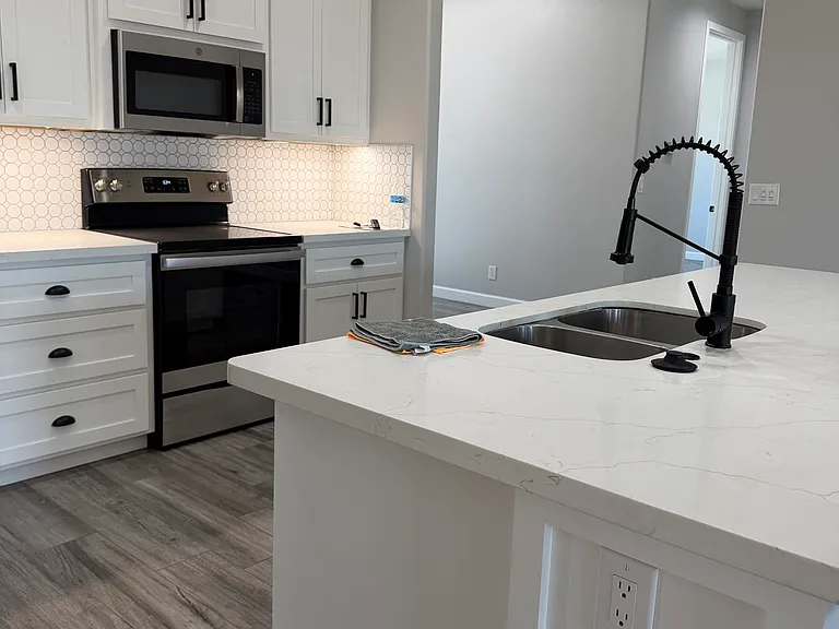 2194 E Hutch St — Photo 5